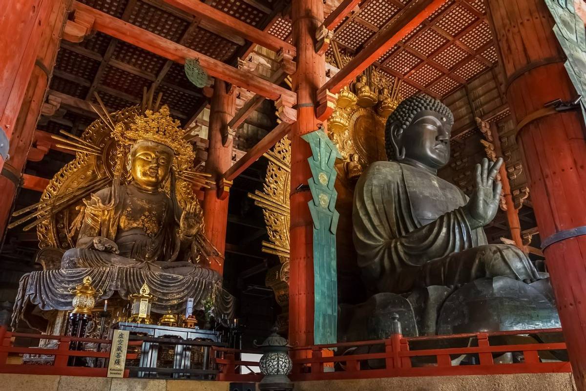 Nara, Japan - November 16 2013: Daibutsu-den houses the world's largest bronze statue of the Buddha Vairocana and other two …