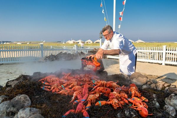 chatham-bars-inn-food-Clambake-pit-with-Chef.jpg