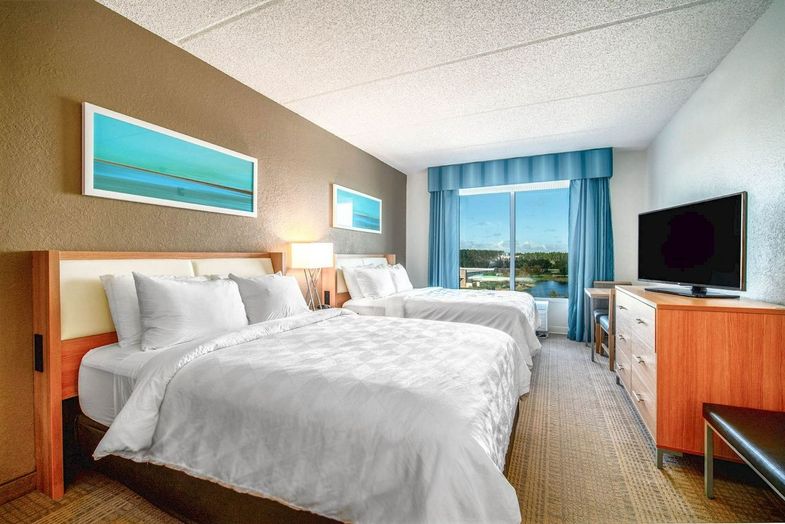 Holiday Inn St. Augustine — World Golf double room.jpg