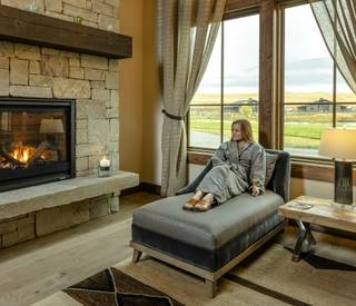 Sage-Lodge-Relaxation Lounge with Champagne_3.jpg