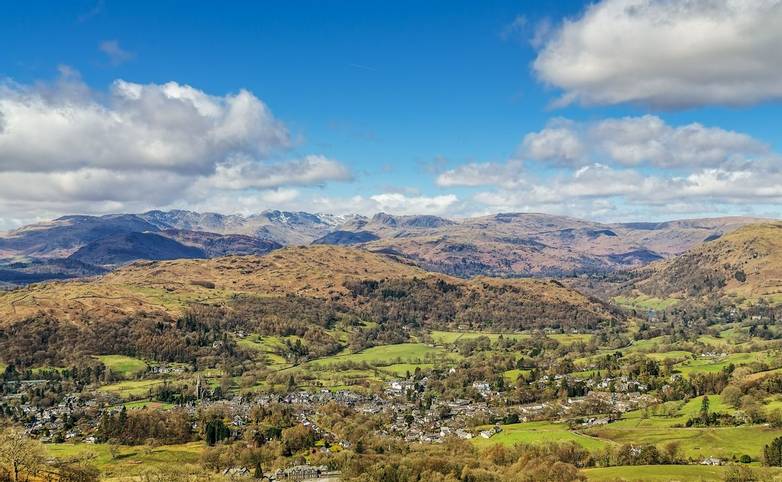A view from Wansfell Pike looking towards the Langdale fells with The Langdale Pikes, Bowfell, and Crinkle Crags.