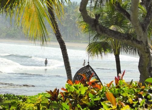 Puri-Dajuma-Bali-Swimming-on-the-Beach-1421x1066.jpeg