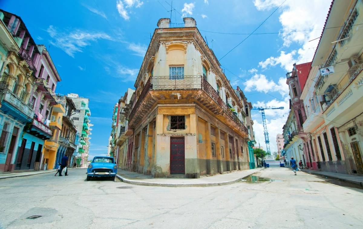Detail of center havana street and typical architecture