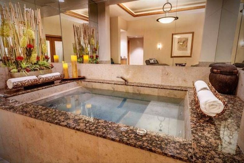 MGM Grand Hotel & Casino spa tub.jpg
