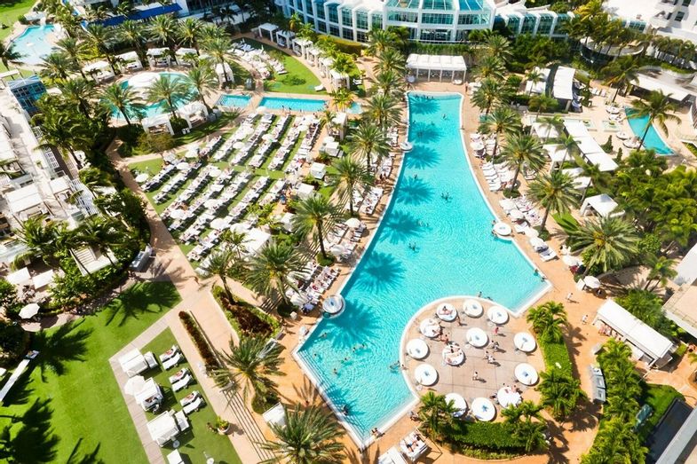 Fontainebleau Miami Beach-Pool (1).jpg