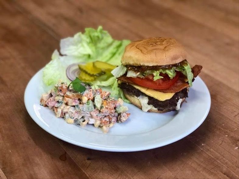 Red-Horse-Mountain-Ranch-Food-Burger-Platter.jpg