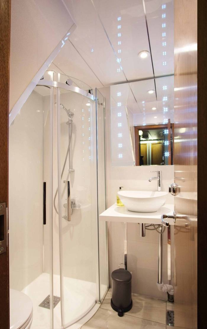 Shared Shower Room on board Seahorse II