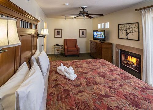 Villas of Cave Creek king.jpg