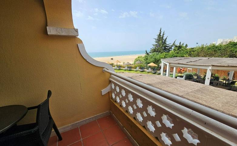 Lateral sea view balcony.jpg