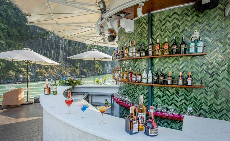 Paradise cruise bar.jpg