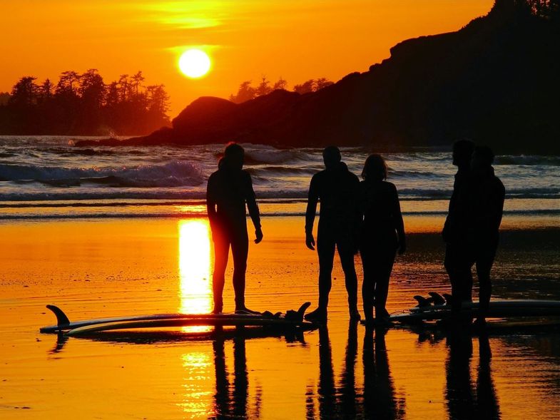 long-beach-lodge-Sunset-Surfers.jpg