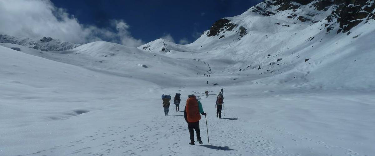 Walking up to Lumba Sumba pass