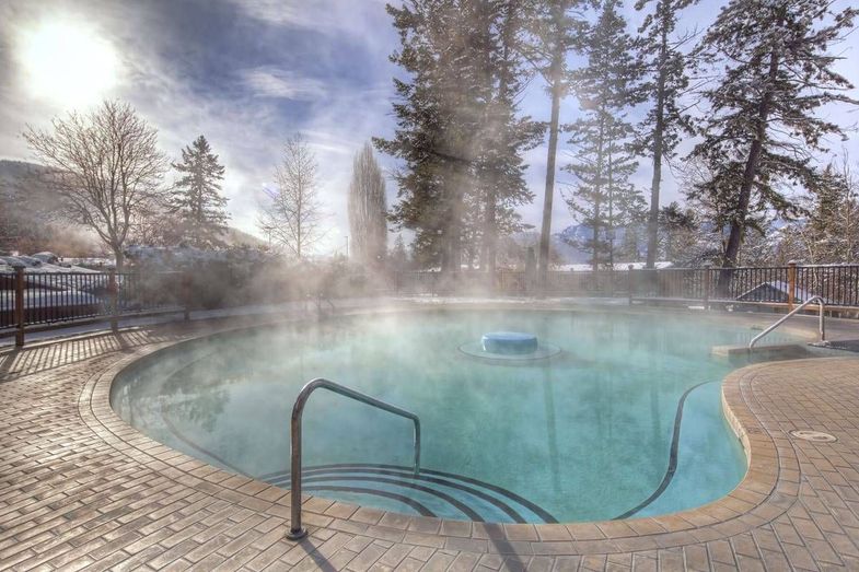 Fairmont Hot Springs guest-pool.jpg
