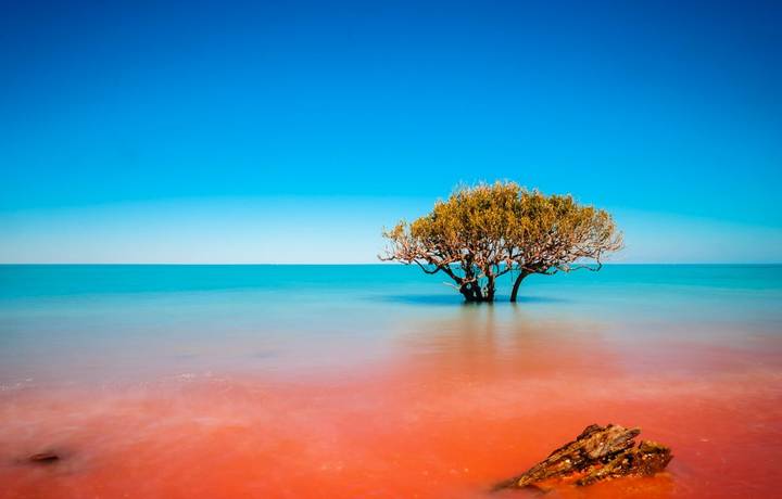 Crab Creek in Broome is the epitome of where the red dirt meets the ocean. with a longer exposure and the crashing of the wa… Crab Creek in Broome is the epitome of where the red dirt meets the ocean. with a longer exposure and the crashing of the wa…
