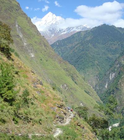 Trail along Myagdi valley to Boghara village