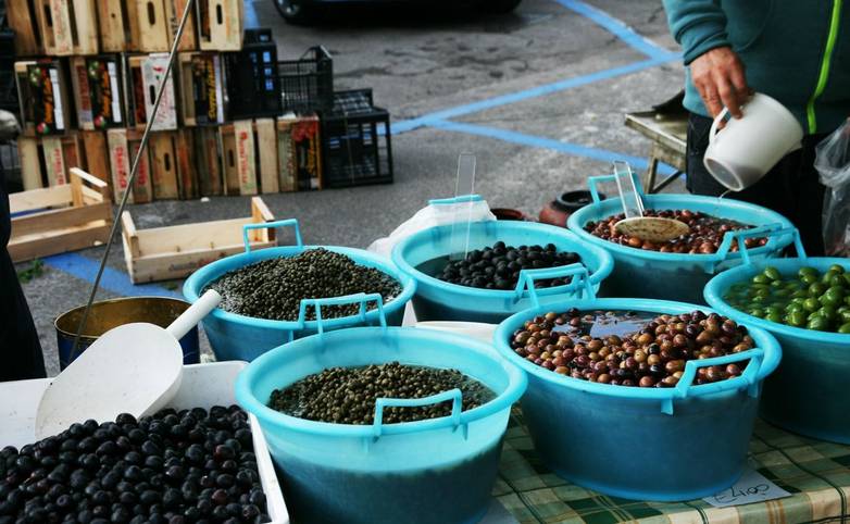 Italy_Olive_Market_LR.jpg