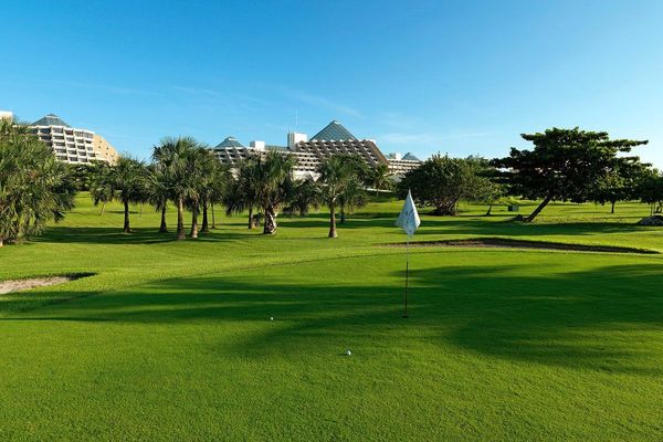 Meliá-Hotels-Paradisus-Cancun-golf-course.jpg