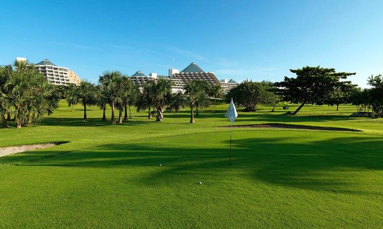 Meliá-Hotels-Paradisus-Cancun-golf-course.jpg