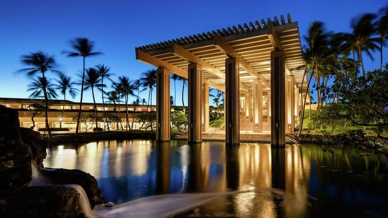 Hilton Waikoloa Village evening lagoon.jpg