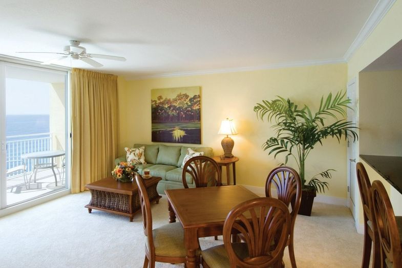 Club Wyndham Panama City Beach living and dining area