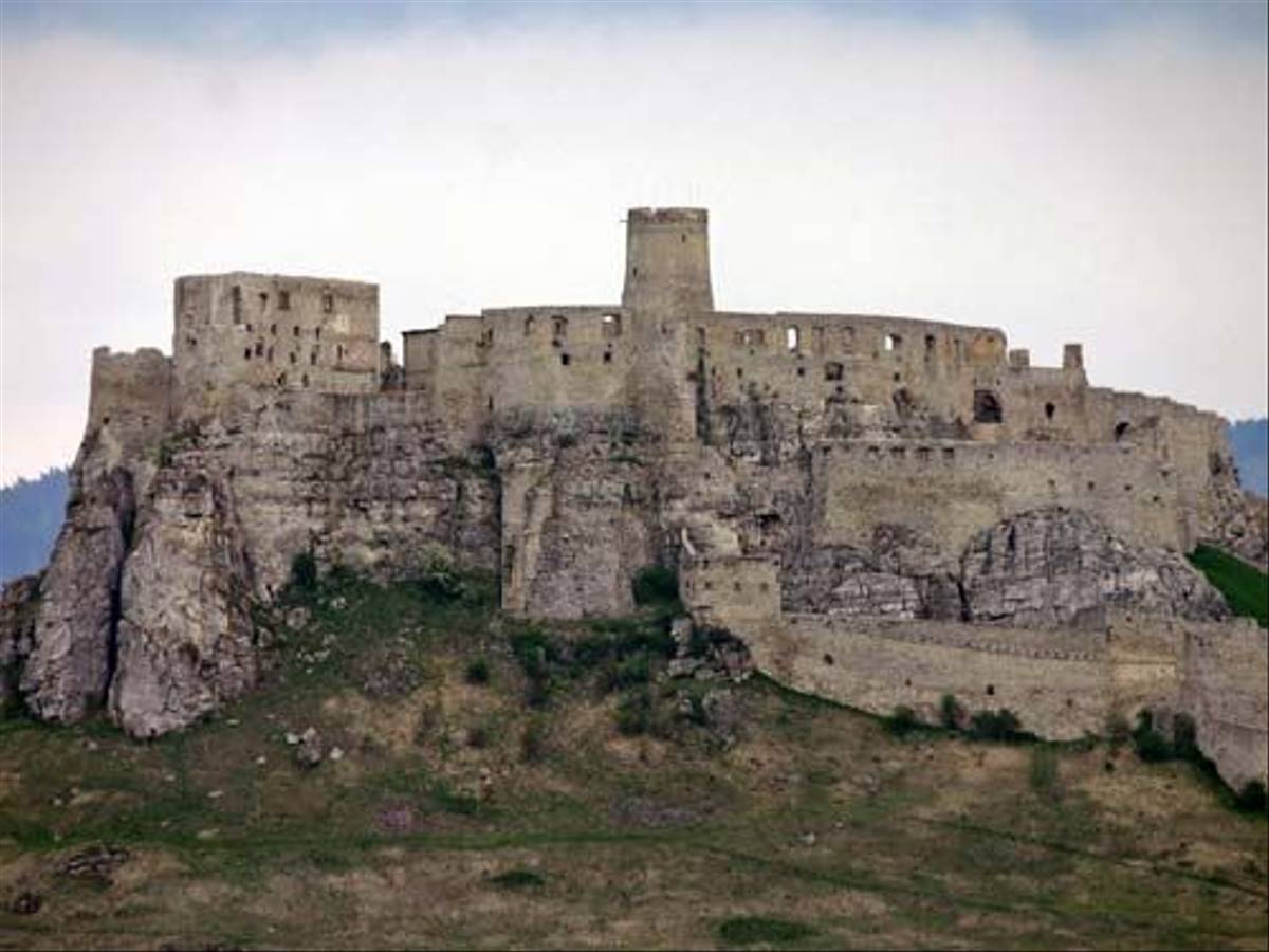 Slovakian Castle (Martin Hrouzek)