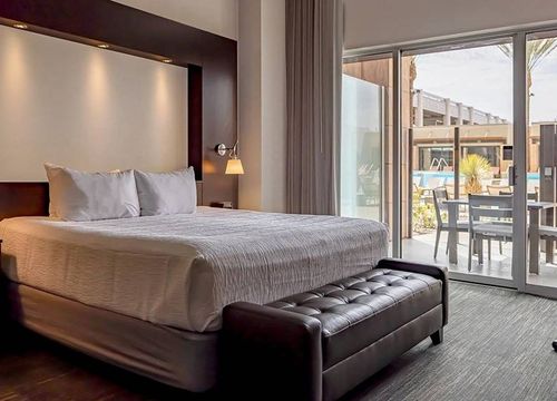 Talking Stick Resort deluxe poolside.jpg