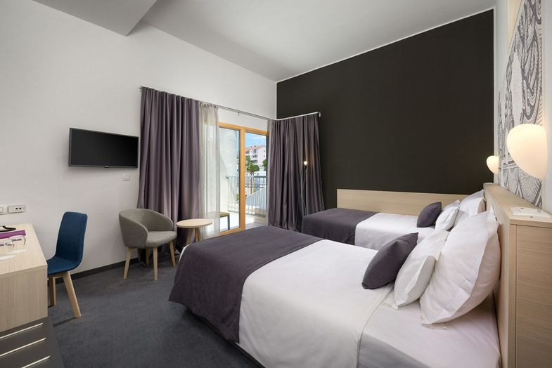 Hotel Salona Palace-Example of accommodation.jpg