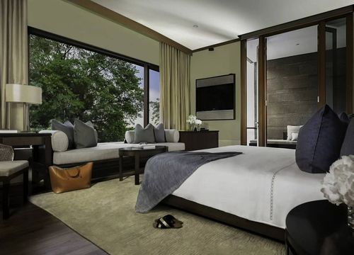 Capella Singapore guest room.jpg