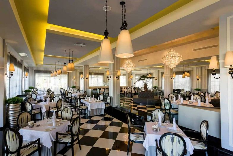 Bahia Principe Luxury Bouganville dining.jpg