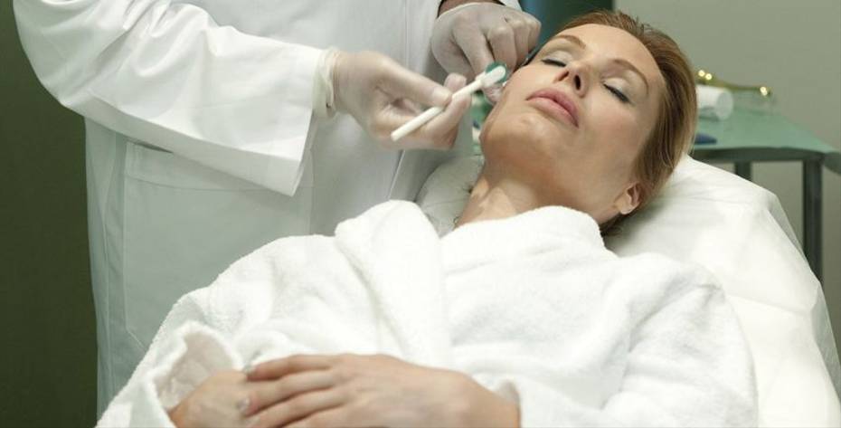 Woman receiving a facial treatment in the spa at Vilalara Longevity Thalassa and Medical Spa