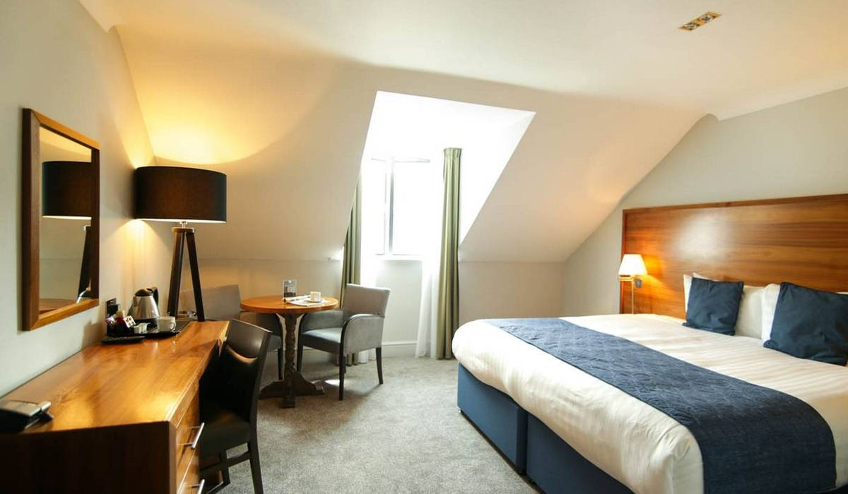 Hotel room .jpg