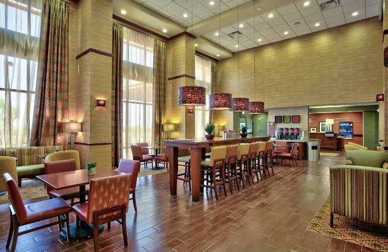 Hampton Inn & Suites Scottsdale at Talking Stick dining room.jpg