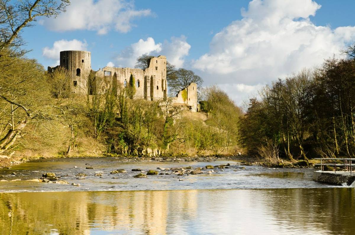 Ruins of Barnard Castle towering above the River Tees