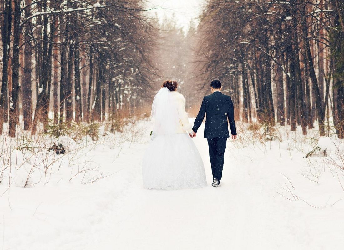 wedding couple walking in the snow