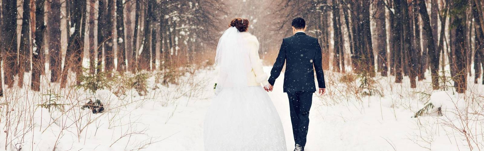 bride and groom in the winter woods.