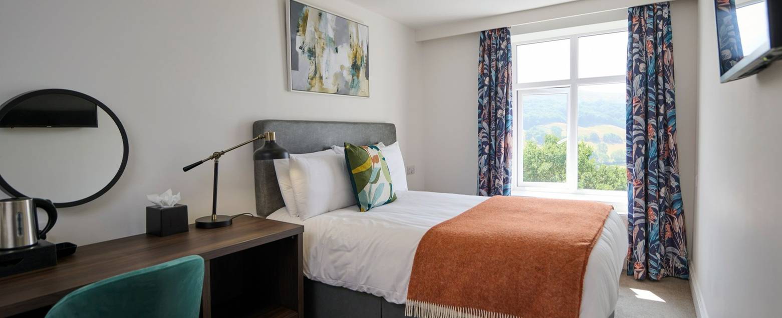 hf_bedroom_roomtwentyone_premiumsingle_churchstretton_longmyndhotel_shropshirehills_01_2025_rgb.jpg