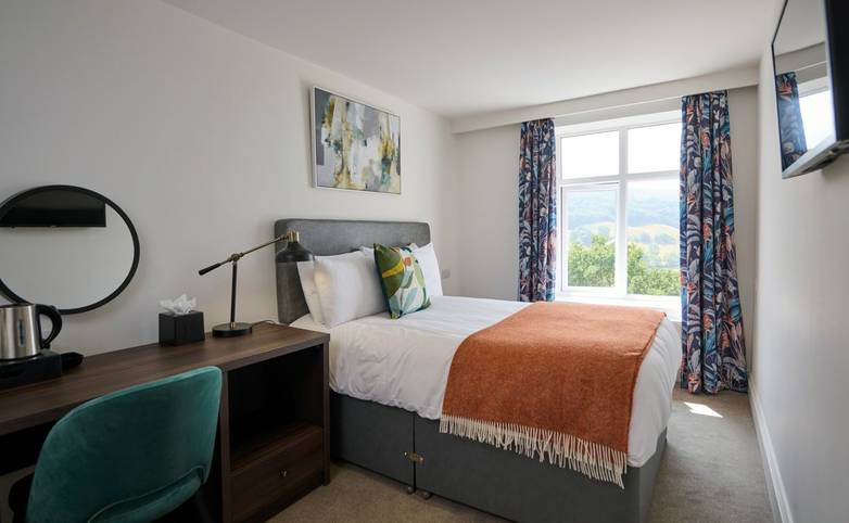 hf_bedroom_roomtwentyone_premiumsingle_churchstretton_longmyndhotel_shropshirehills_01_2025_rgb.jpg