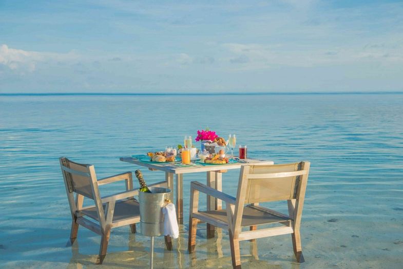 Kagi Maldives Spa - Breakfast in the Ocean