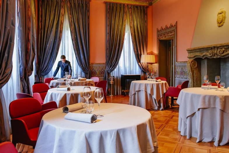 villa-crespi-ristorante-antonio-cannavacciuolo-dining room 1.jpg