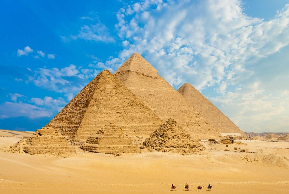 Great Pyramids, Giza, Egypt Shutterstock 511451116