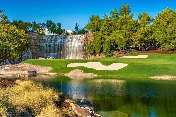 Encore Las Vegas golf course waterfall.jpg