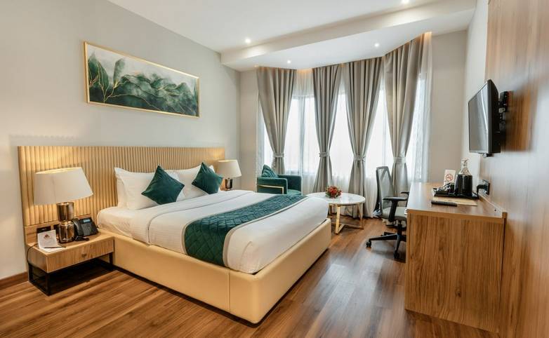 Deluxe Queen Room.jpg