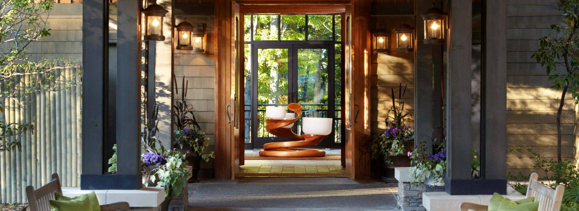 lodge-at-woodloch-EntranceChakraBowls1_HiRes.jpg