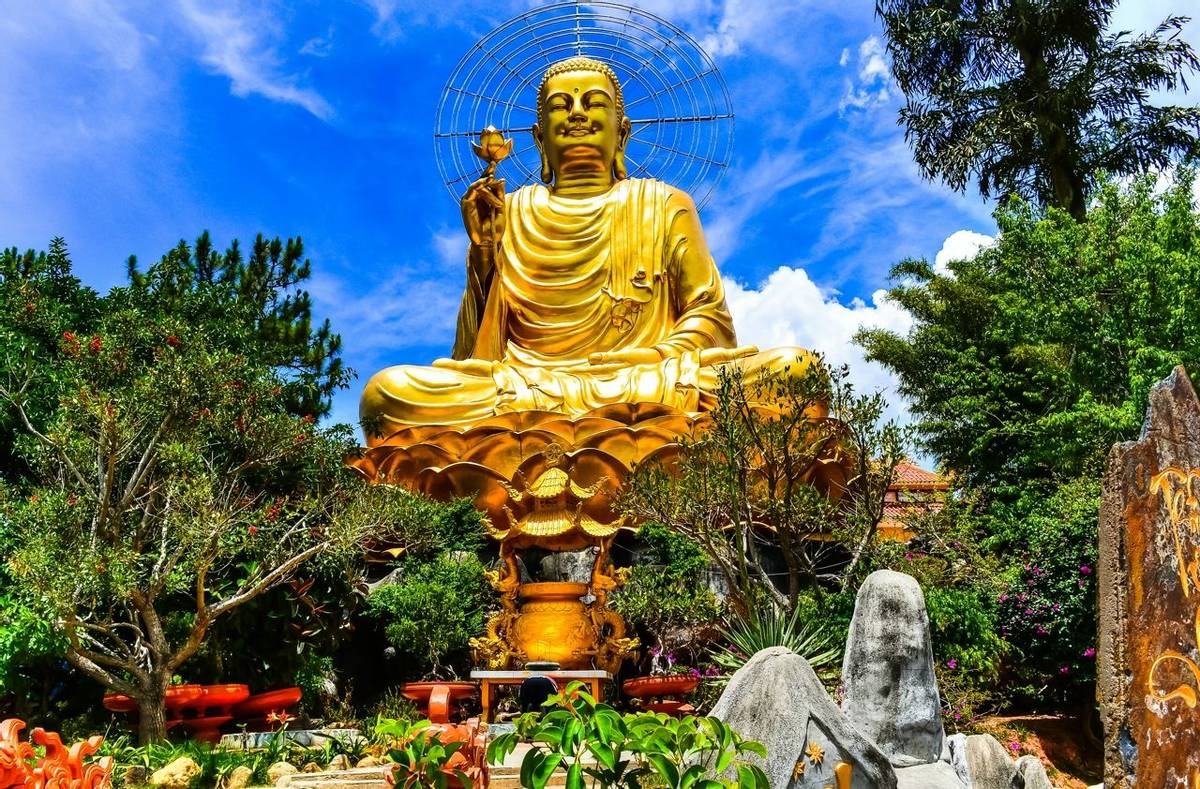 Buddha statue, Dalat, Vietnam shutterstock_424506112.jpg