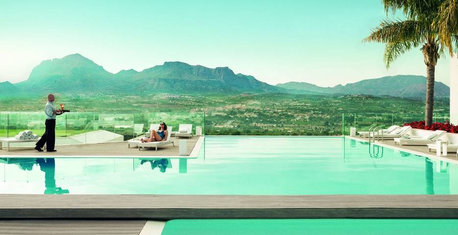 SHA Wellness Clinic Spain Infinity Pool