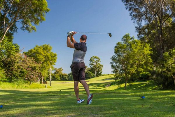 Hilton Waikoloa Village Makani golfer.jpg