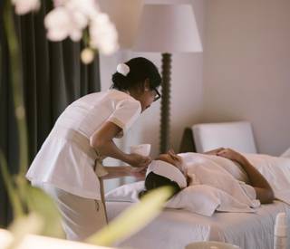 REVIVO-Remissio-Spa-treatment-2.jpg