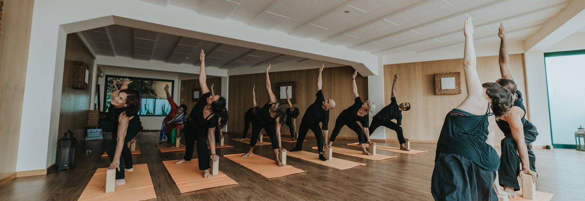 Galo-Resort-yoga-class-2.jpg