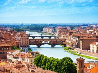Arno river and Ponte Vecchio in Florence.jpg