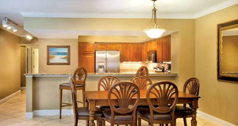 Club Wyndham Panama City Beach kitchen and dining area